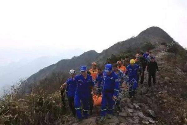 銀行行長登山遇難，失足跌入四五十米深峽谷(2)