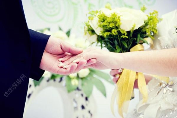 戀愛4年，準婆婆嫌她面相不喜慶反對結婚(1)