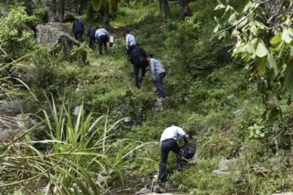 女子失蹤一月朋友圈還在更新，民警山里找到其尸體(1)