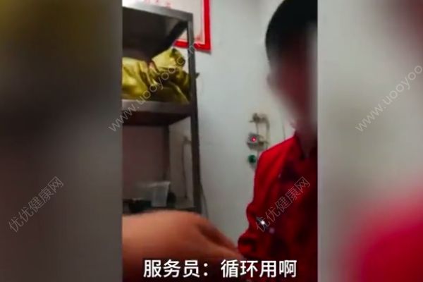 直擊小龍坎老火鍋后廚：“老油”反復用，餐具拖把一起洗！(3)