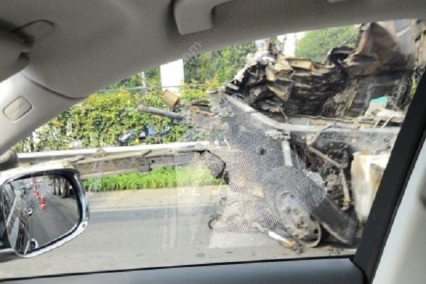 北京四環兩輛大貨車相撞起火燃燒，已造成2人死亡(2)