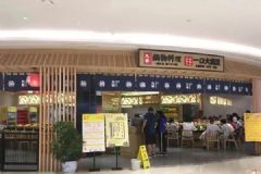 顧客火鍋里吃出蒼蠅，店長不愿免單當場一口吞下[多圖]