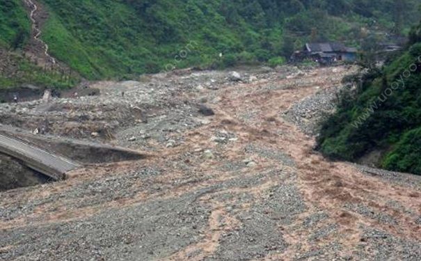 四川茂縣泥石流死傷無數：夏季連續暴雨泥石流發生應該如何逃生？(1)