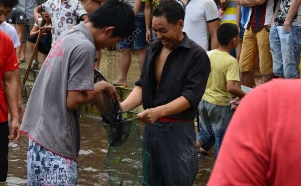 發洪水怎么抓魚？發洪水時的抓魚方法(3)