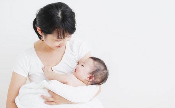 生完孩子多久才能洗澡？冬天坐月子洗澡要注意什么？(1)