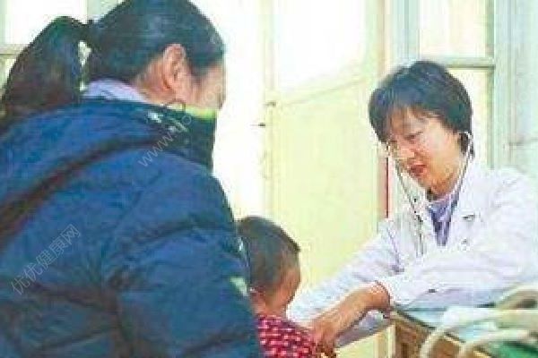 7歲男孩肚子腫脹如半個籃球，醫生開腹取出東西嚇懵家長！(2)