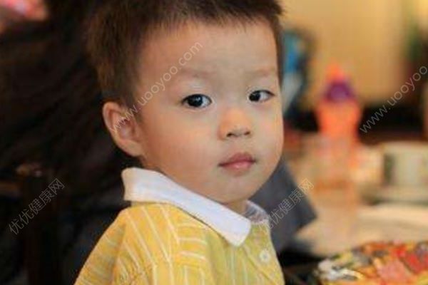 7歲男孩肚子腫脹如半個籃球，醫生開腹取出東西嚇懵家長！(3)