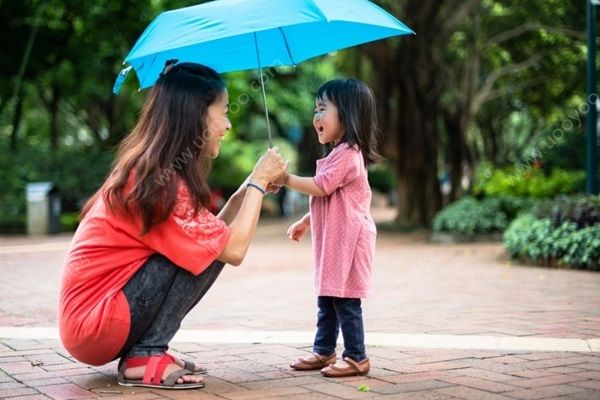 女童游玩中暑暈厥，交警駕車開道送醫，如何預防兒童中暑？(4)