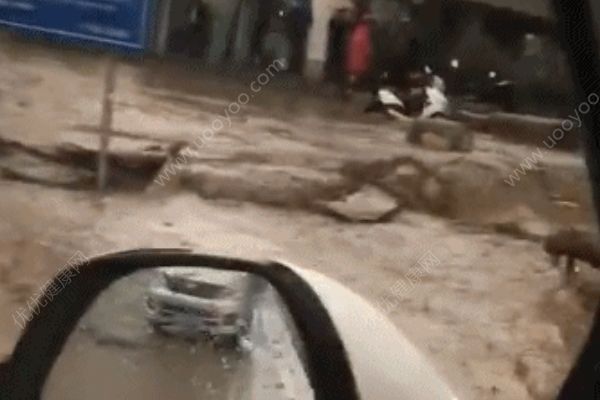 甘肅遭遇強(qiáng)對流天氣暴雨冰雹，已疏散群眾三百多人(1)