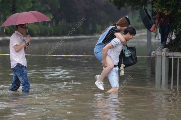 甘肅遭遇強(qiáng)對流天氣暴雨冰雹，已疏散群眾三百多人(3)