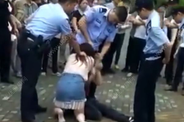 男子接吻險被咬斷舌頭！警察用催淚劑其女友才松口！(2)