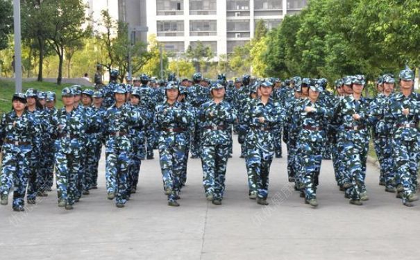 軍訓能減肥嗎？軍訓可以瘦嗎？(1)