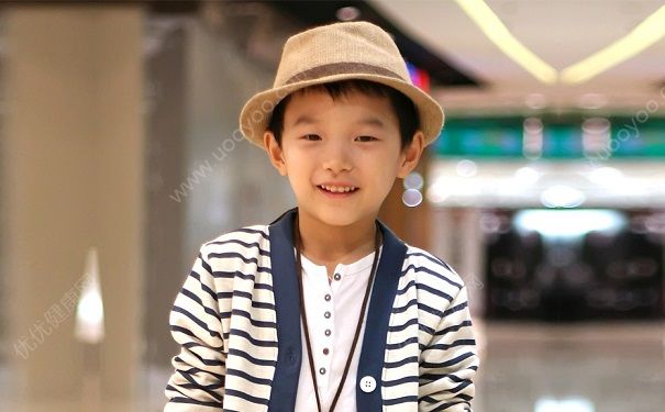 8歲男孩的標(biāo)準(zhǔn)身高體重是多少？8歲男孩正常身高體重是多少？(3)