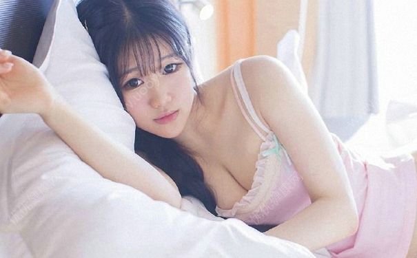 14歲女孩乳頭上有白點 14歲女生乳頭上有白色分泌物正常嗎？(2)