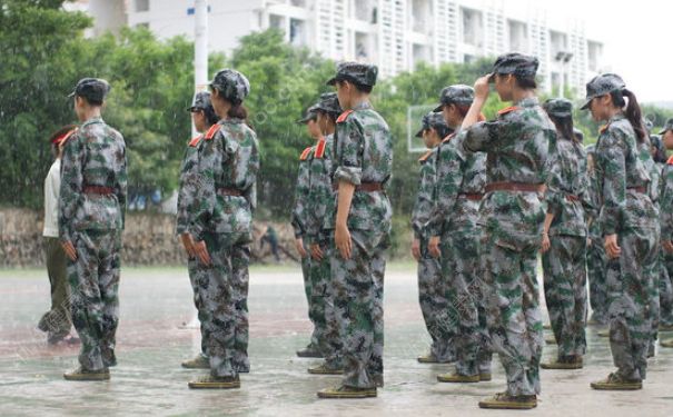 軍訓下雨了怎么辦？軍訓下雨還會訓練嗎？(3)