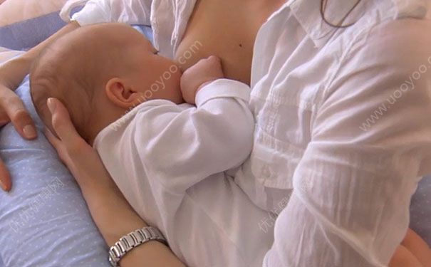 母乳喂養的正確方法 母乳喂養的正確姿勢(2)