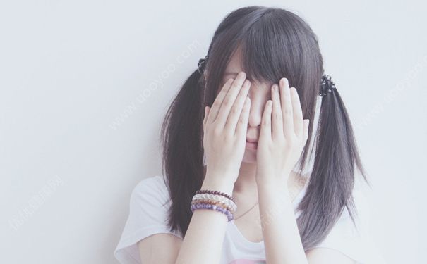 13歲女生胸部疼痛是怎么回事？13歲女生乳房疼痛怎么辦？(1)