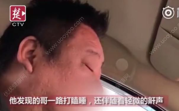 的哥開車時走一下停一下，旁邊乘客聽見其發出鼾聲(2)