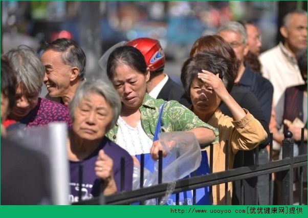 老人喜歡買超市特價商品好不好？老人買超市特價商品的害處(1)