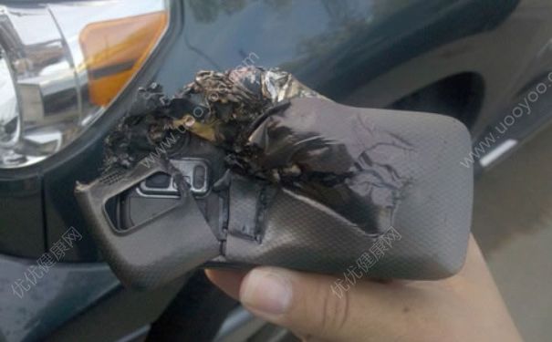 手機邊充電邊玩兒會爆炸嗎？手機充電爆炸是真的嗎？(4)