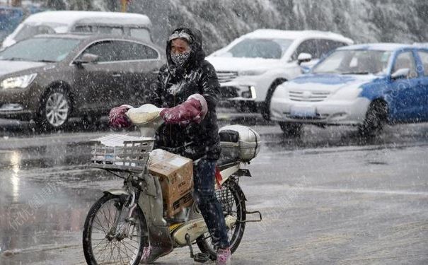 多地迎來下半年首場降雪，氣溫驟降要注意什么？(2)