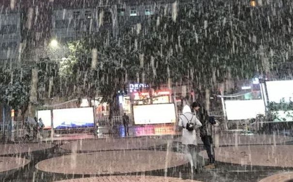 多地迎來下半年首場降雪，氣溫驟降要注意什么？(3)