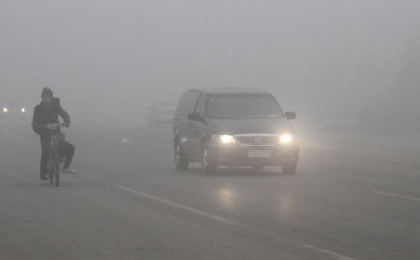 霧霾天開車應注意什么？霧霾天開車健康防護不能忘？(1)