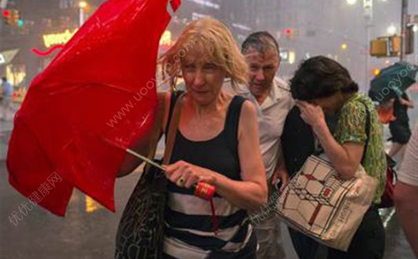 淋雨后怎么辦？淋雨后可以洗澡洗頭嗎？(1)