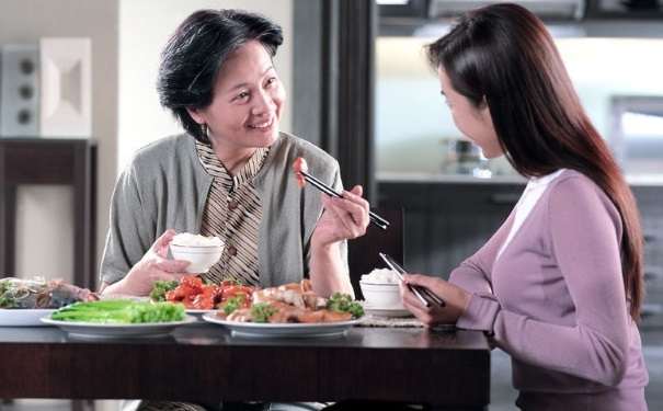 女人坐月子應該大補嗎？坐月子期間飲食有什么講究？(1)