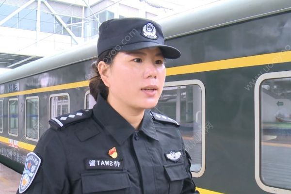 特警救掉站臺男童，帶孩子坐火車如何保證安全？(2)