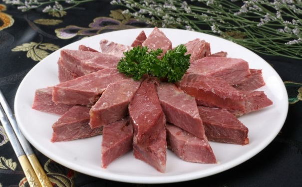 讓牛肉變嫩的妙招有哪些？如何烹飪牛肉肉質鮮嫩可口？(1)