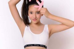 14歲女孩乳房發(fā)育了嗎？正常14歲女生胸部有多大？[多圖]