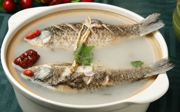 鯽魚湯有什么功效？鯽魚湯的功效與作用(1)