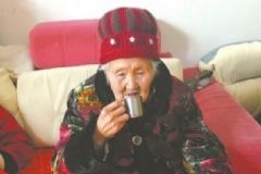 92歲老人每天喝八兩酒，老人喝酒對身體有什么好處？[多圖]