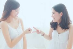 我是女生喜歡女生正常嗎？女生喜歡女生怎么辦？[多圖]