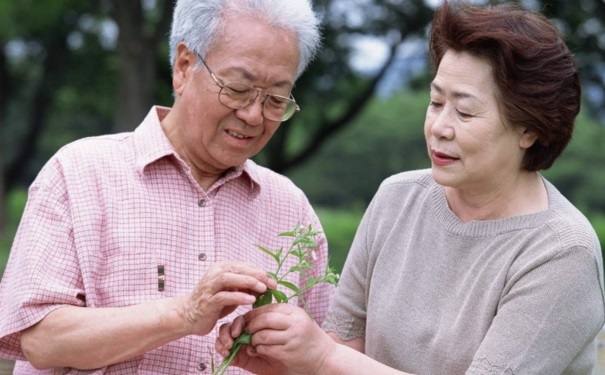 哪類老人容易得老年癡呆？緩解老年癡呆癥的方法是什么？(1)