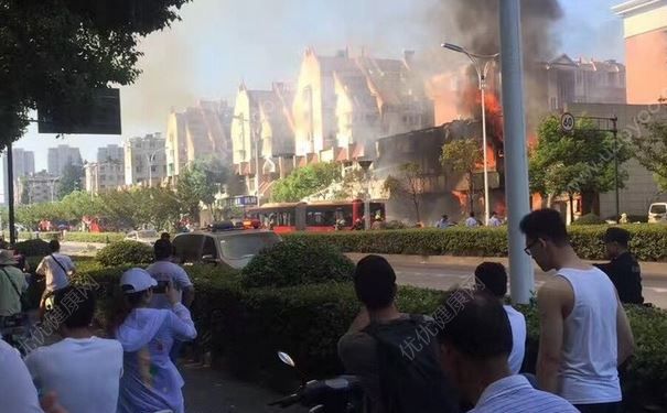 杭州某地發(fā)生爆炸已致2人死亡55人受傷，被炸傷怎么辦？(1)