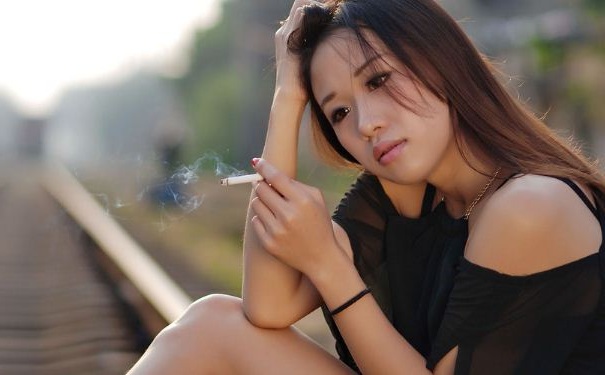 女性吸煙對身體有哪些傷害？女性吸煙有哪些常見原因？(1)