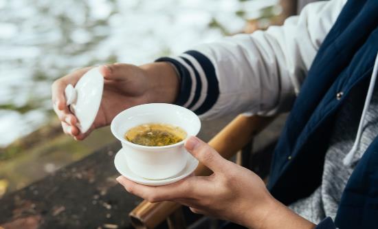 女性喝茶好處多但要喝對才養生 女人喝茶時要注意什么