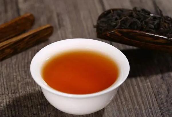 泡紅茶注意事項(xiàng)有哪些？女人喝紅茶的功效有哪些？