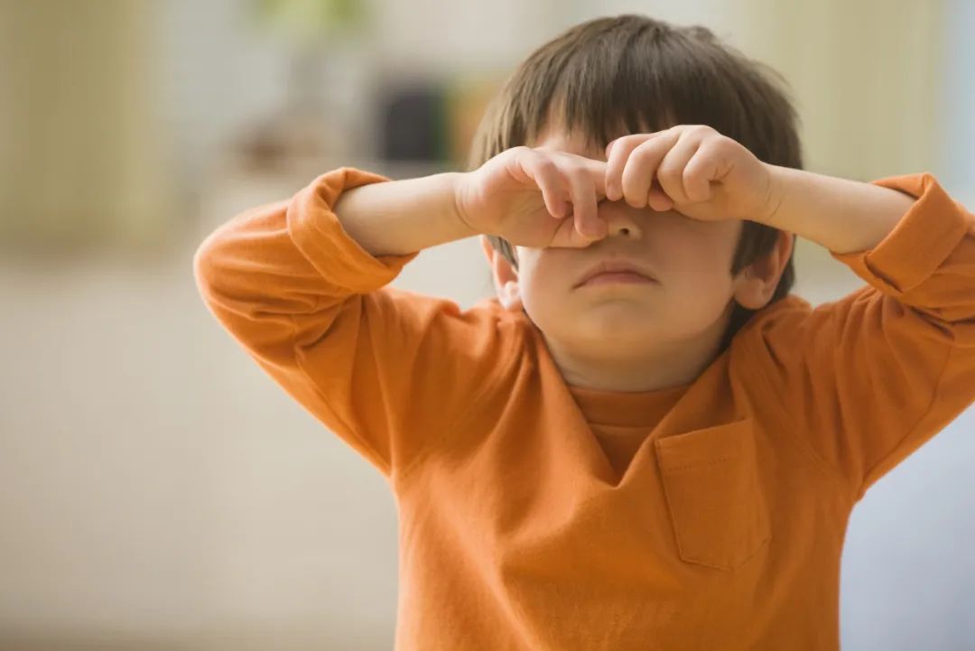 【合肥愛爾】孩子頻繁揉眼、眨眼，可能是過敏性結(jié)膜炎找上門